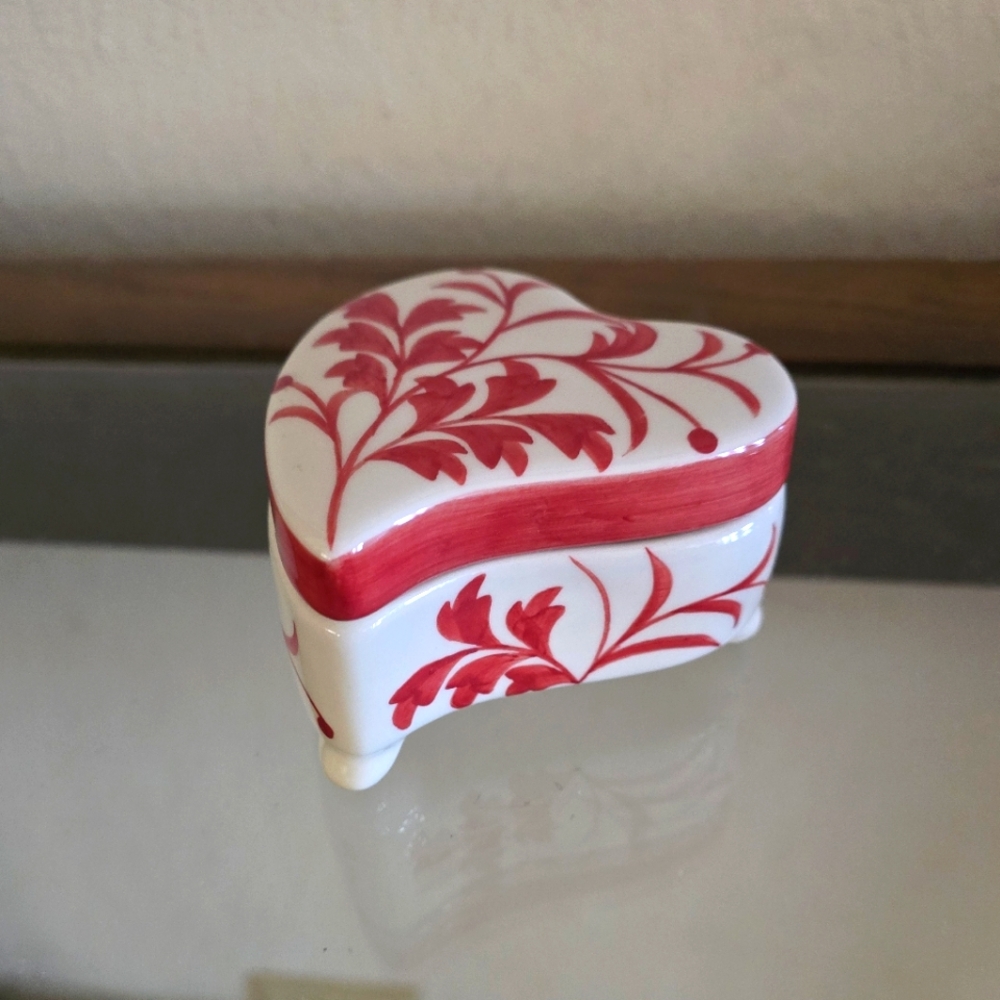 Andrea by Sadek porcelain heart jewelry box.